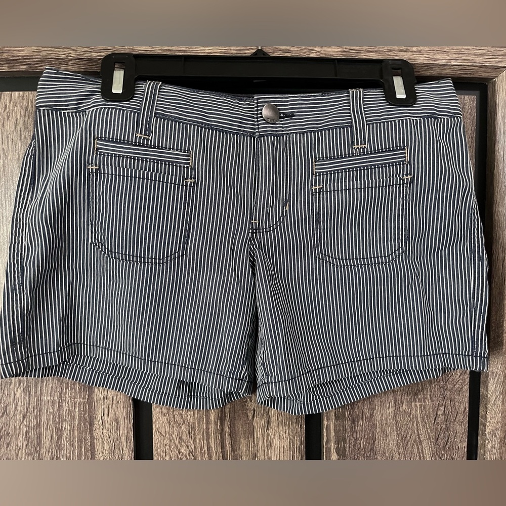 Limited Edition Gap Jeans Blue & White Stripe Shorts ~Sz 1/25~